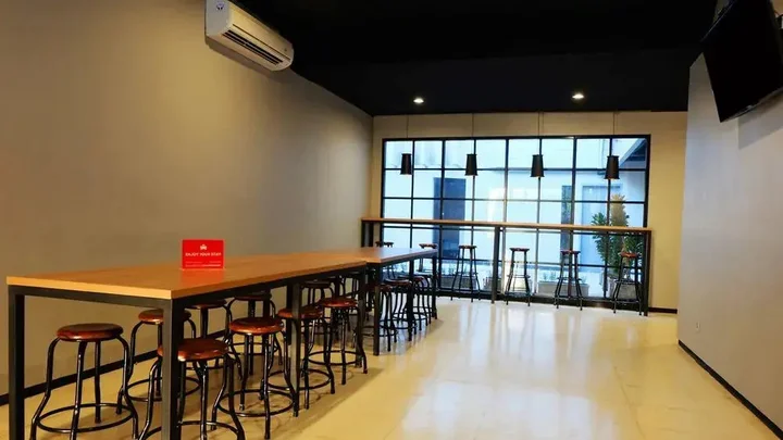 Сурабая: ZEN Hostel Gubeng Station 2