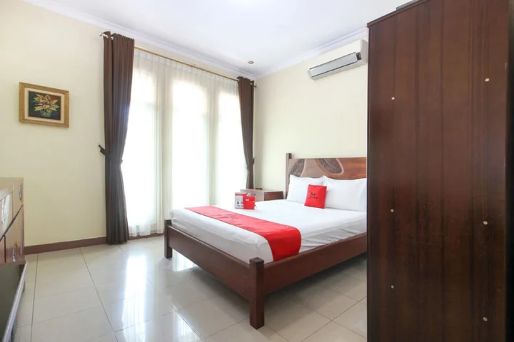 Депок: RedDoorz Plus near STIE YKPN