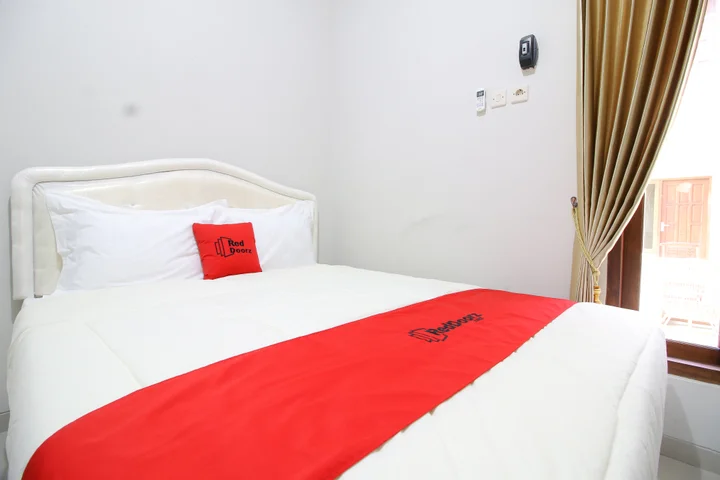 Депок: RedDoorz Plus near STIE YKPN