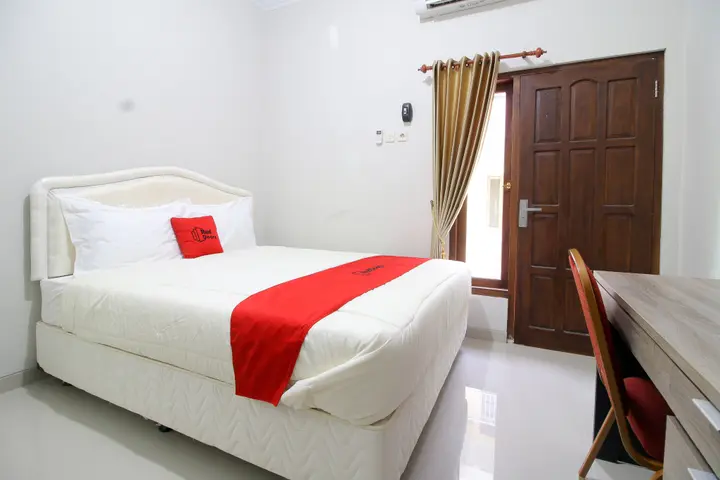 Депок: RedDoorz Plus near STIE YKPN