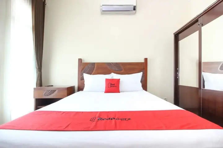 Депок: RedDoorz Plus near STIE YKPN