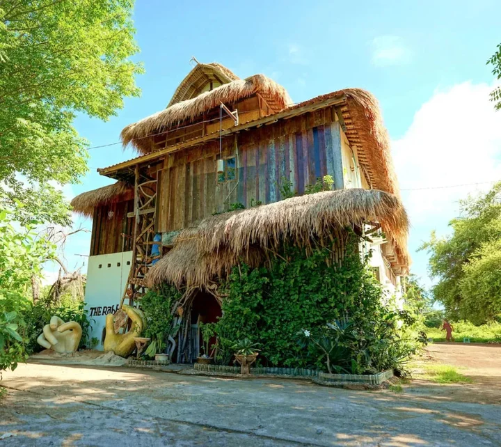 Гили-Мено: The Rabbit Tree - Hostel