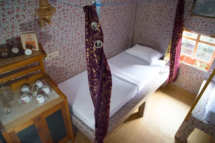 Гили-Мено: The Rabbit Tree - Hostel