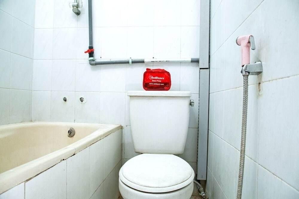 Сурабая: RedDoorz near UPN Veteran