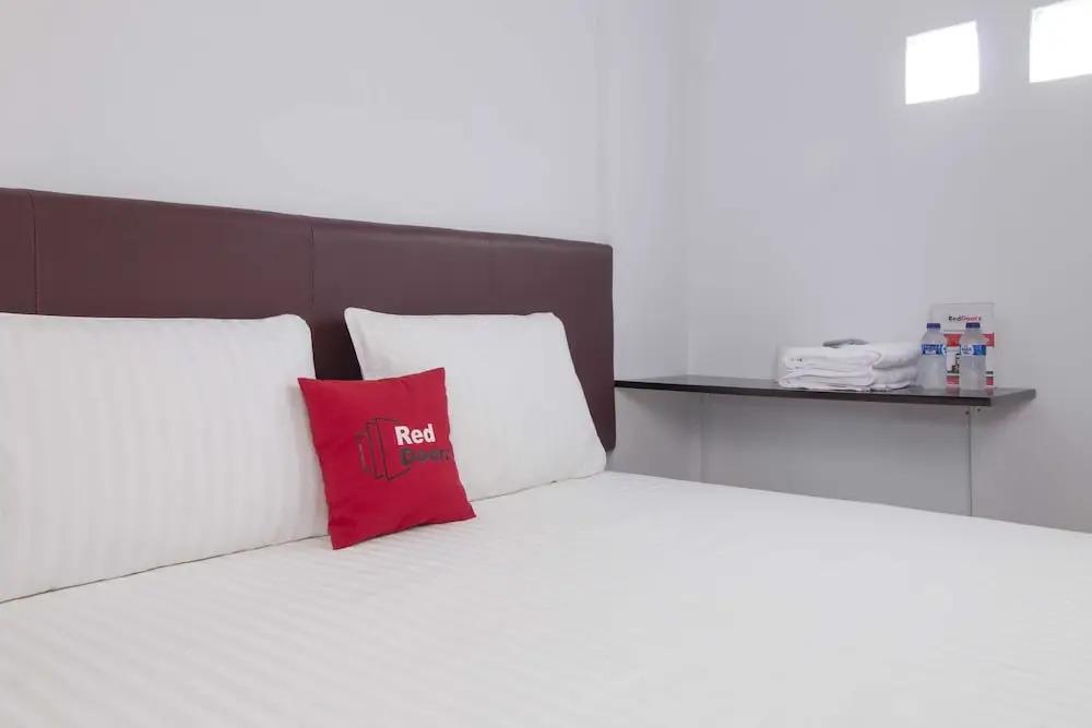RedDoorz near Siloam Karawaci 2 — фото 4
