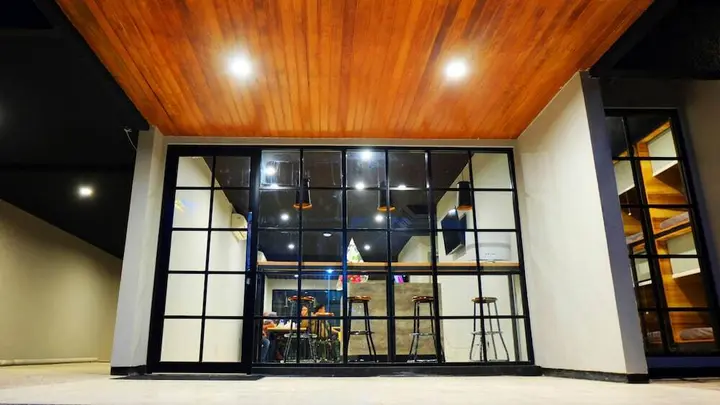 Сурабая: ZEN Hostel Gubeng Station