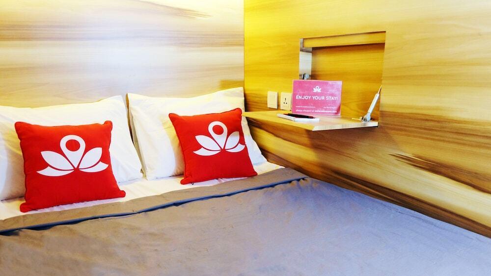 Сурабая: ZEN Hostel Gubeng Station