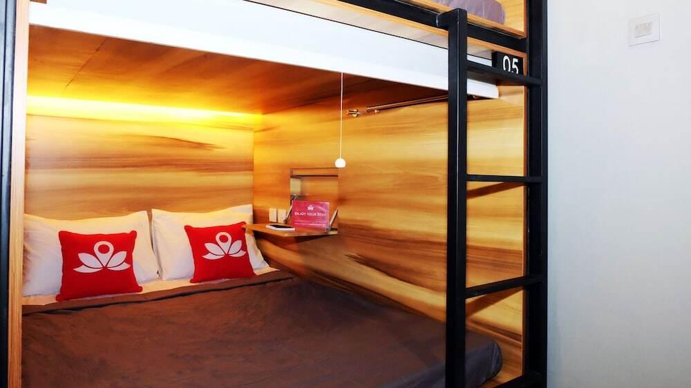 Сурабая: ZEN Hostel Gubeng Station