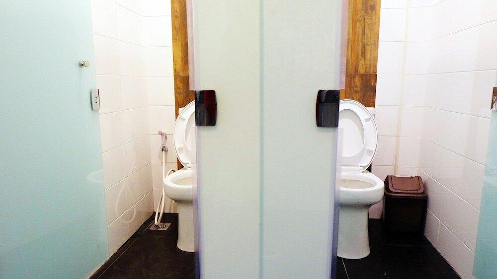 Сурабая: ZEN Hostel Gubeng Station