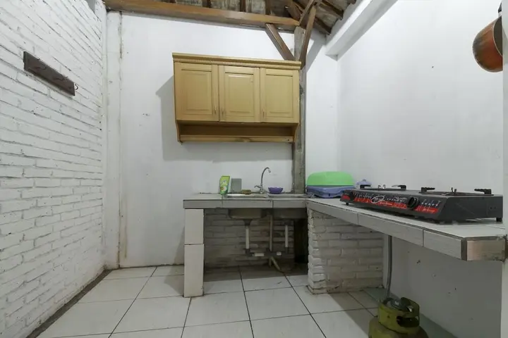 Депок: RedDoorz near Anggajaya Condongcatur