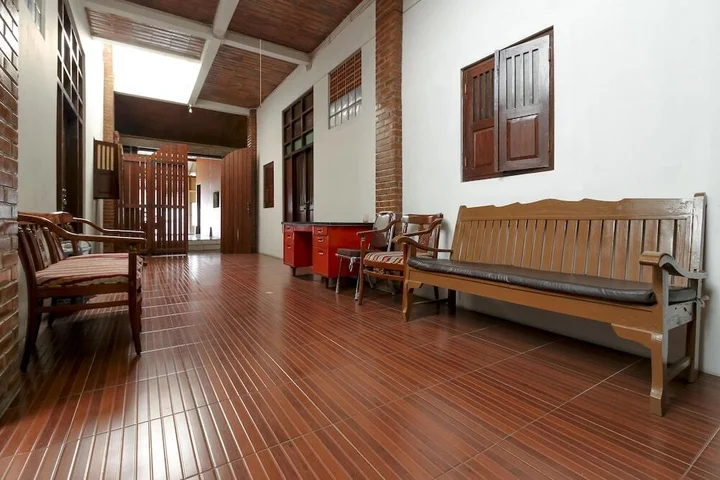 Депок: RedDoorz near Anggajaya Condongcatur