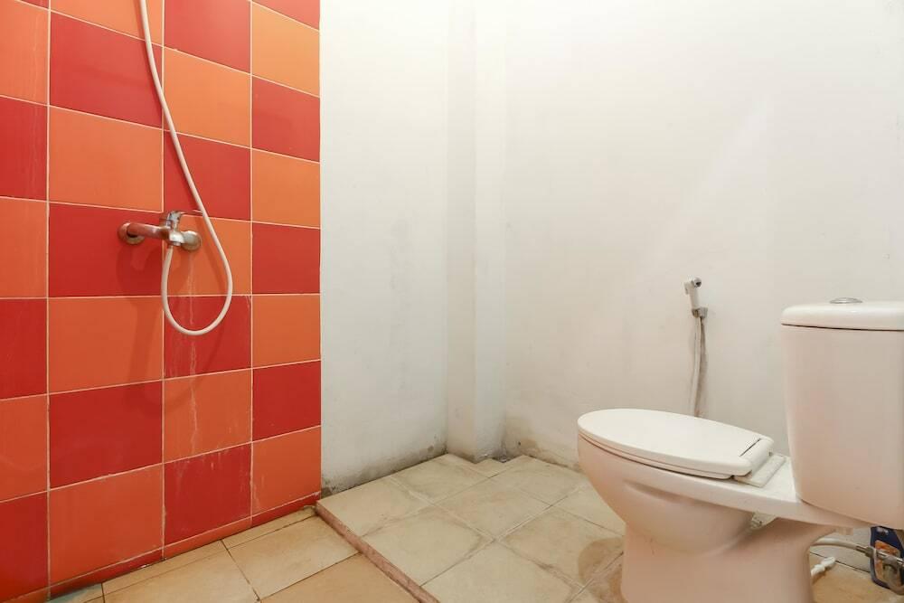 Депок: RedDoorz near Anggajaya Condongcatur
