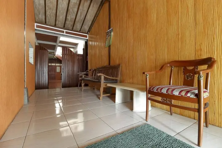Депок: RedDoorz near Anggajaya Condongcatur