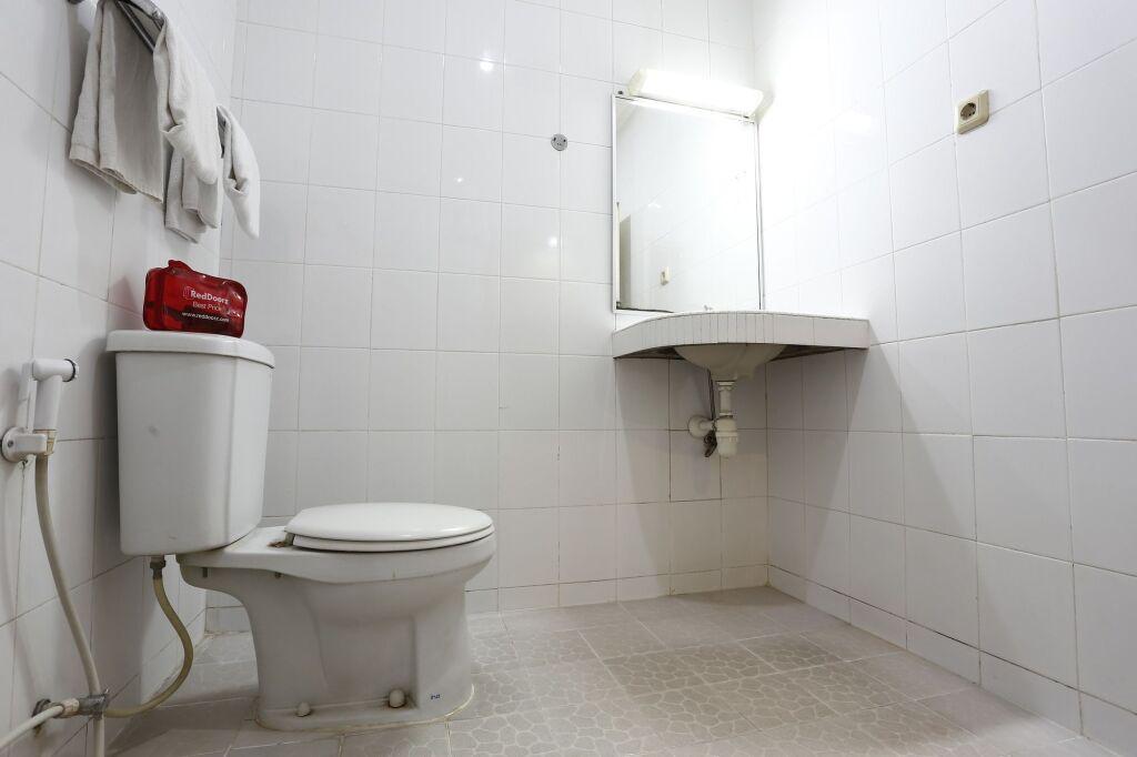 Депок: Reddoorz near Ambarukmo Plaza 3