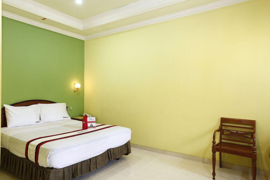 Депок: Reddoorz near Ambarukmo Plaza 3