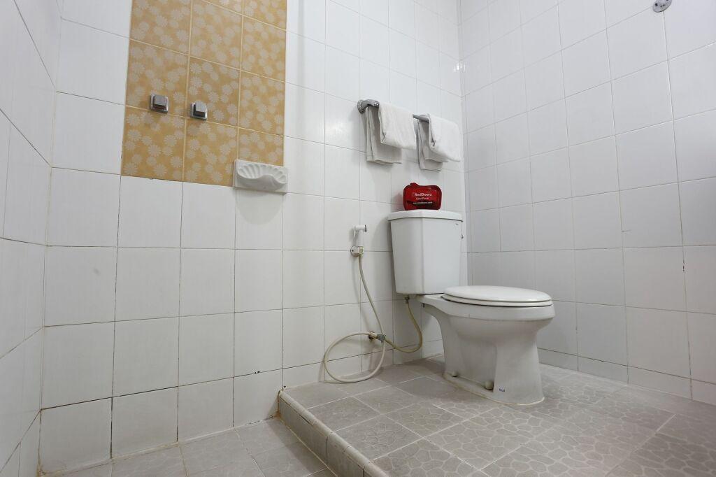 Депок: Reddoorz near Ambarukmo Plaza 3