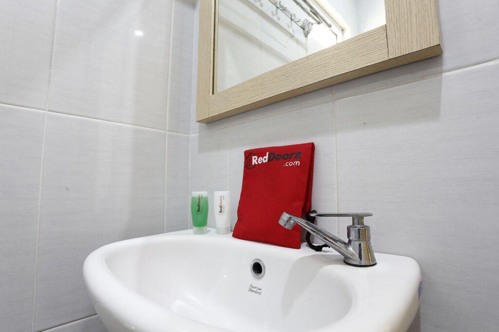 Депок: RedDoorz @ Jakal Bawah 2