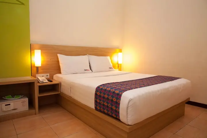Сурабая: RedDoorz near Kawasan Industri SIER 2