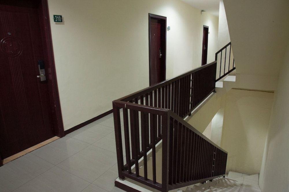 Сурабая: RedDoorz near Kawasan Industri SIER 2