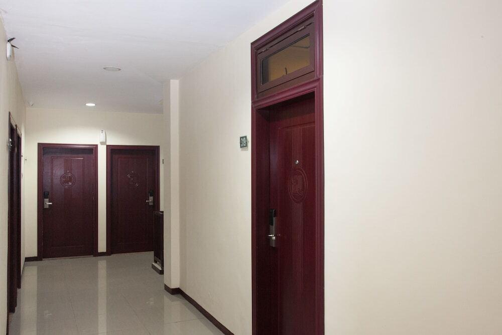 Сурабая: RedDoorz near Kawasan Industri SIER 2