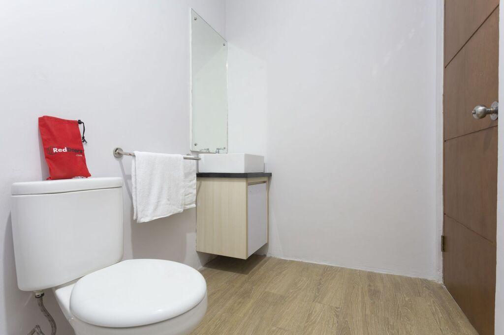 Джакарта: RedDoorz Plus near Cilandak Town Square 2