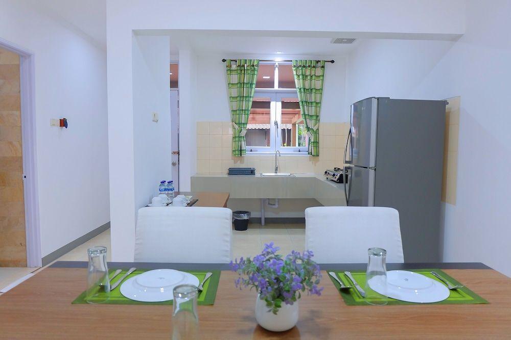 Сурабая: Whiz Residence Darmo Harapan Surabaya