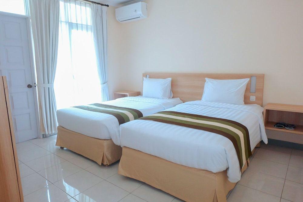 Сурабая: Whiz Residence Darmo Harapan Surabaya
