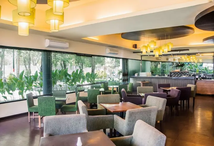 Сурабая: Whiz Residence Darmo Harapan Surabaya