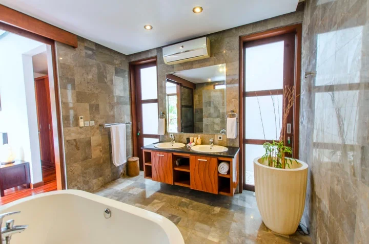 Чангу: Wonderful 4BR villa 50 meters to the beach Canggu