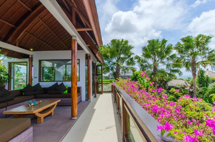 Чангу: Wonderful 4BR villa 50 meters to the beach Canggu