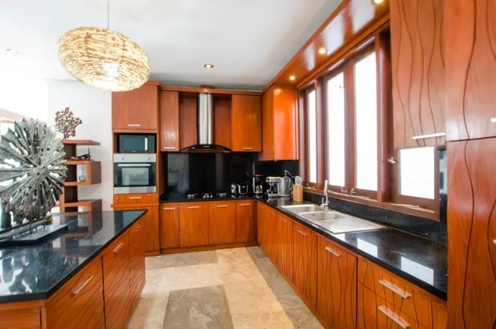 Чангу: Wonderful 4BR villa 50 meters to the beach Canggu