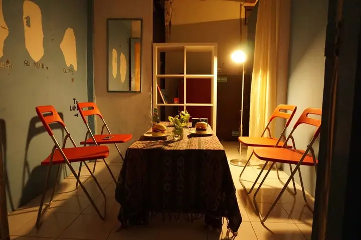 Гили Траванган: Salon de Nomad Gili T.
