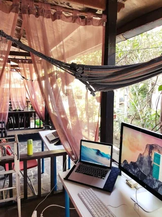 Гили Траванган: Salon de Nomad Gili T.
