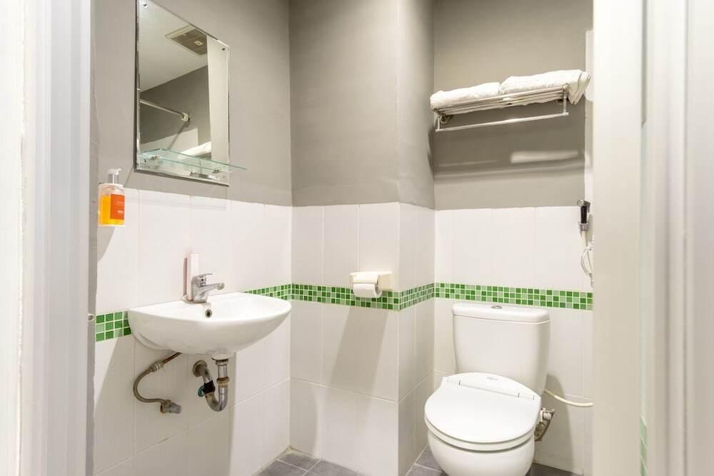 Медан: RedDoorz Plus near Cambridge City Square