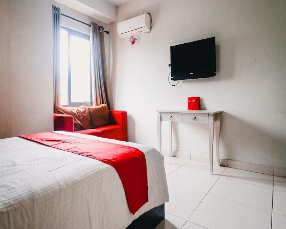 Медан: RedDoorz Plus near Cambridge City Square