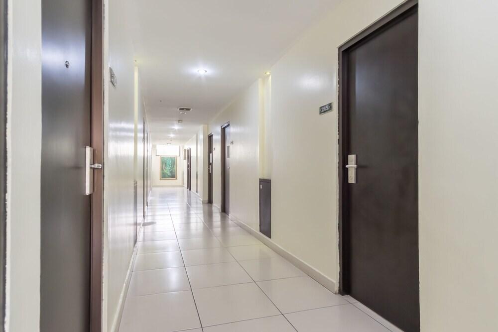 Медан: RedDoorz Plus near Cambridge City Square