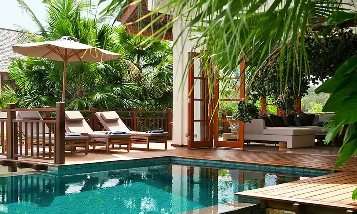 Унгасан: Cliffront Tropical Villa Cantik