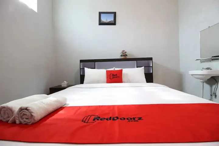 Батуретно: RedDoorz near STPN Jogja