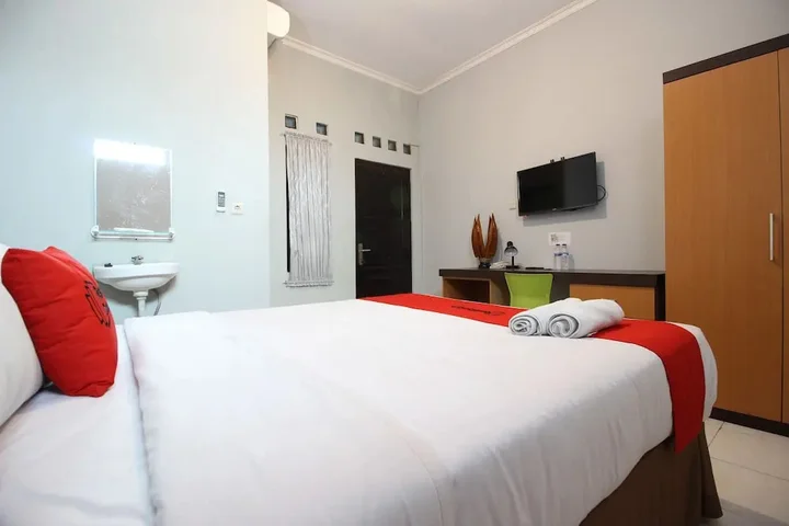 Батуретно: RedDoorz near STPN Jogja
