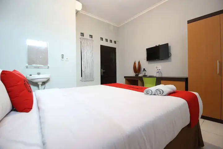 Батуретно: RedDoorz near STPN Jogja