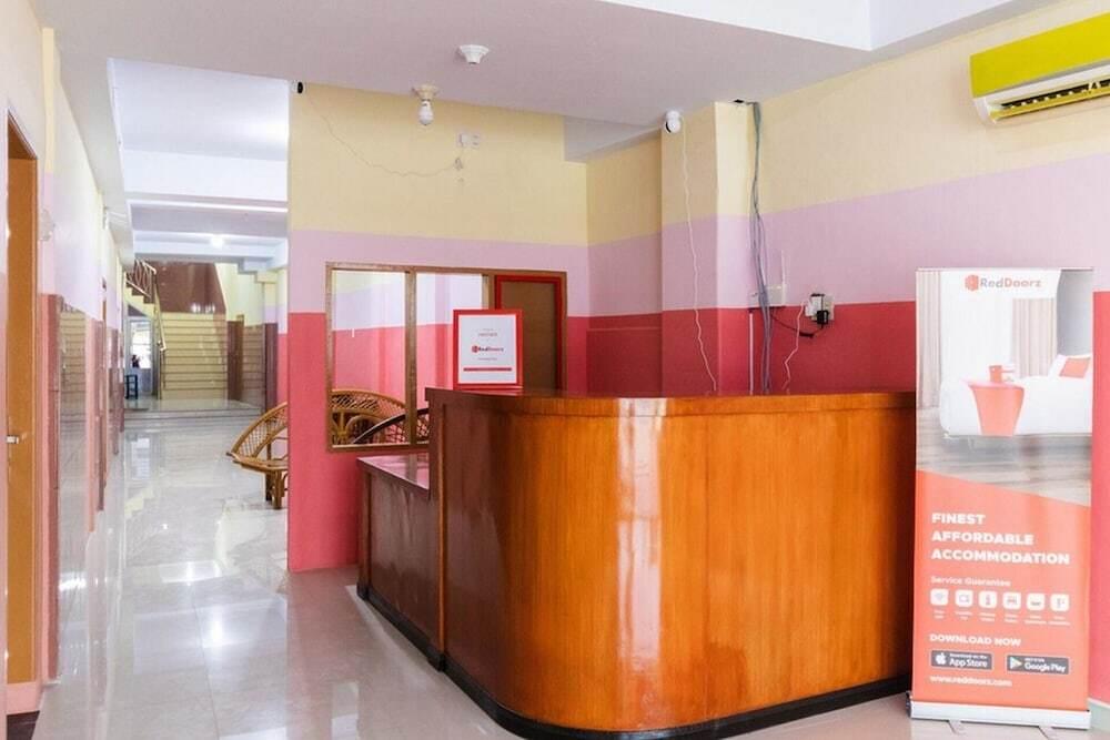 RedDoorz Plus @ Jalan Gatot Subroto Medan — фото 2
