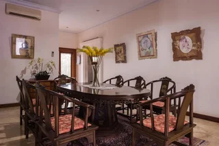 Сукавати: Villa Taman Sari