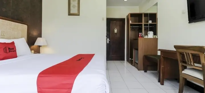 Чиребон: RedDoorz Plus near Grage City Mall