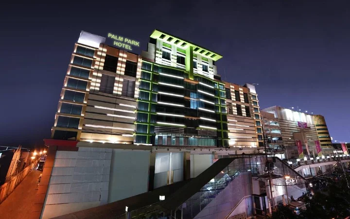 Сурабая: Palm Park Hotel Surabaya