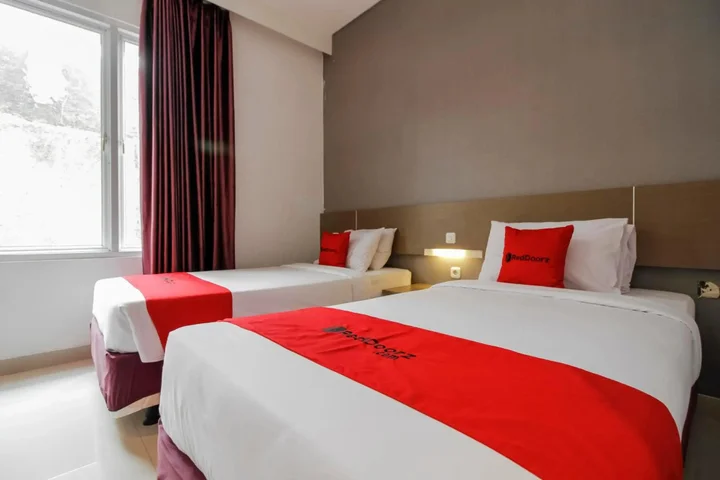 Чиребон: RedDoorz near Goa Sunyaragi