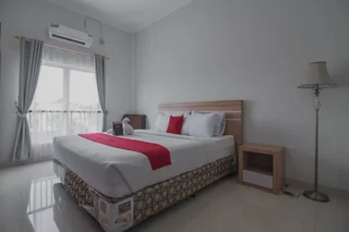 Медан: RedDoorz near Hermes Place Polonia Medan