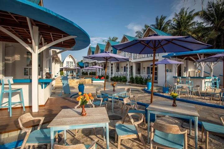 Гили Траванган: Santorini Beach Resort