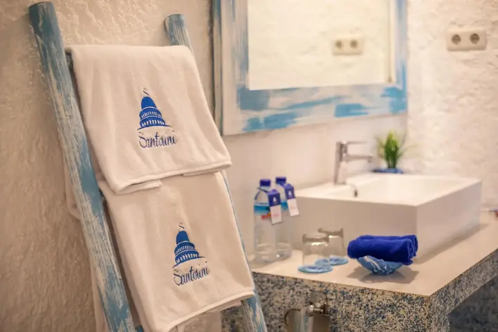 Гили Траванган: Santorini Beach Resort