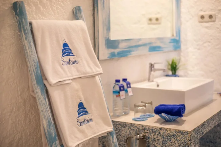 Гили Траванган: Santorini Beach Resort