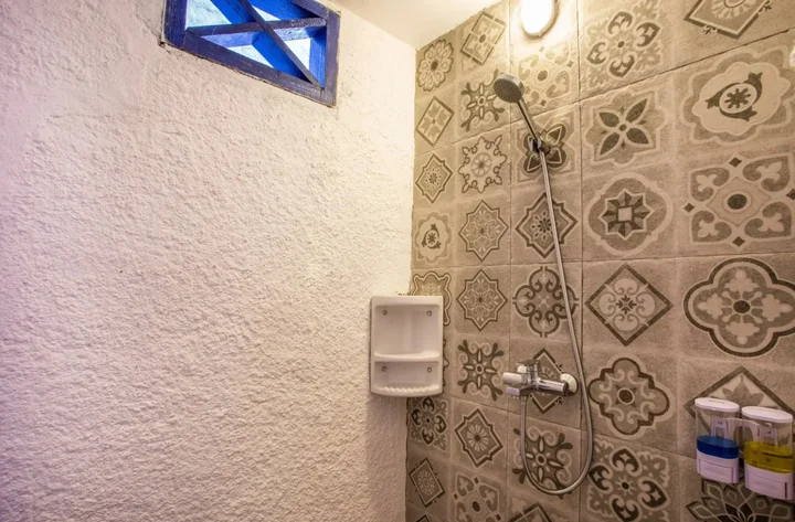 Гили Траванган: Santorini Beach Resort